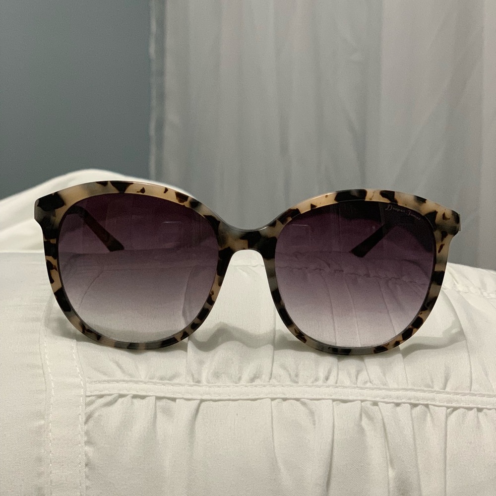 Draper James Creme Tortoise Carter Sunglasses